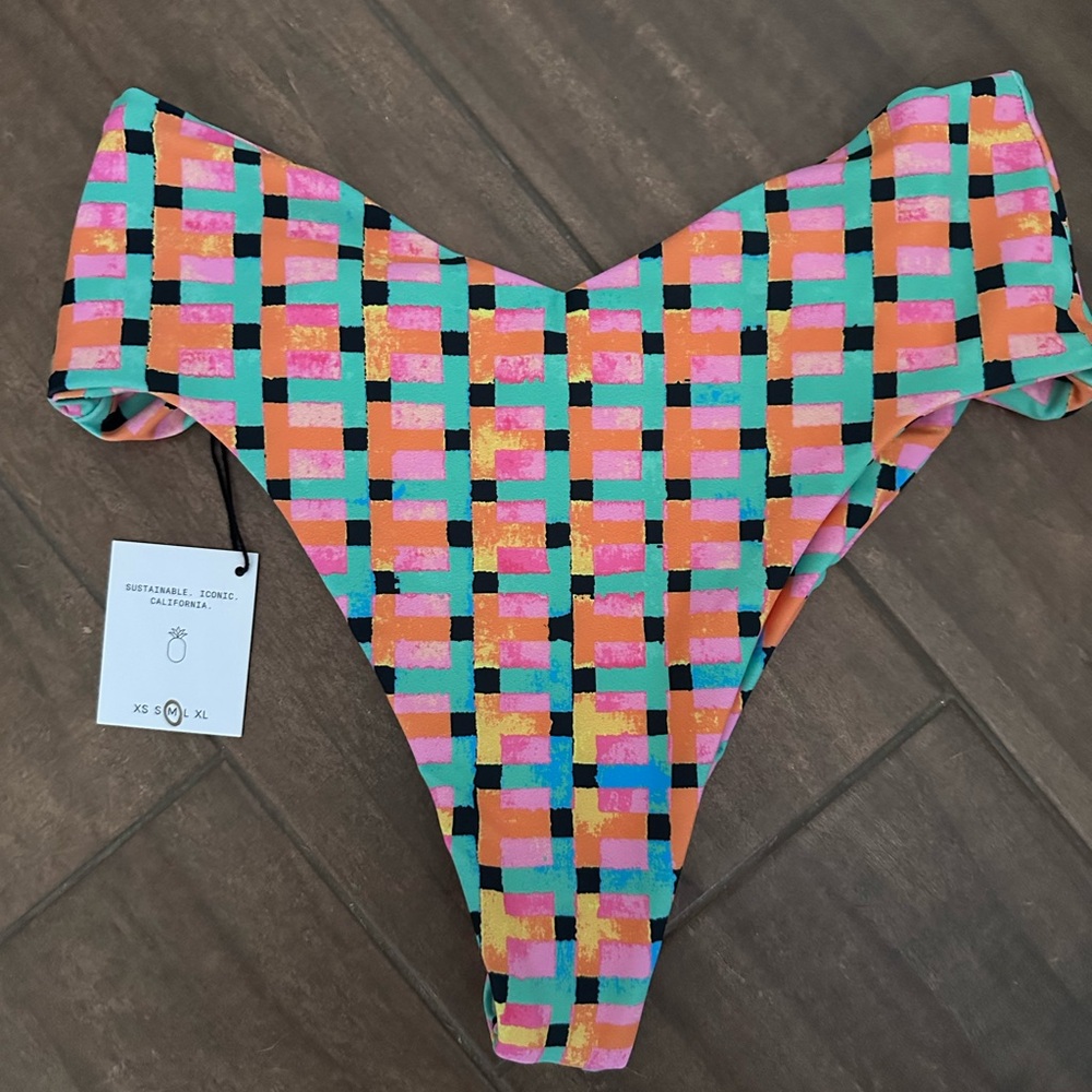 Skatie | Radical | Melly bottom